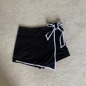 Black wrap skirt / skort